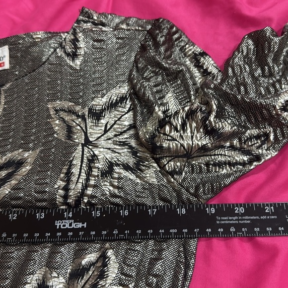 (A3)JUDY BOND PETITE,Vintage light sweater,Sz 4P
Black Golden Silver Long Sleeve - Picture 7 of 11